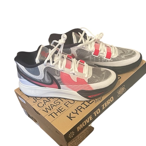 Authentic Nike Kyrie size 11 men’s shoes NIB Retail$189
NEW - Picture 4 of 9